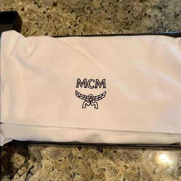 MCM Hide and Seek Bunny IPhone Case - Picture 7 of 8